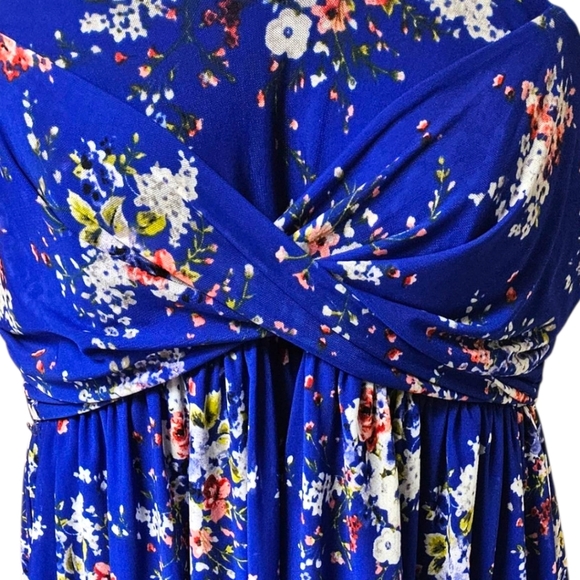 TORRID Plus Size Angelica Floral Blue Sheer Sleeveless Twisted Front Halter Top - Picture 4 of 15